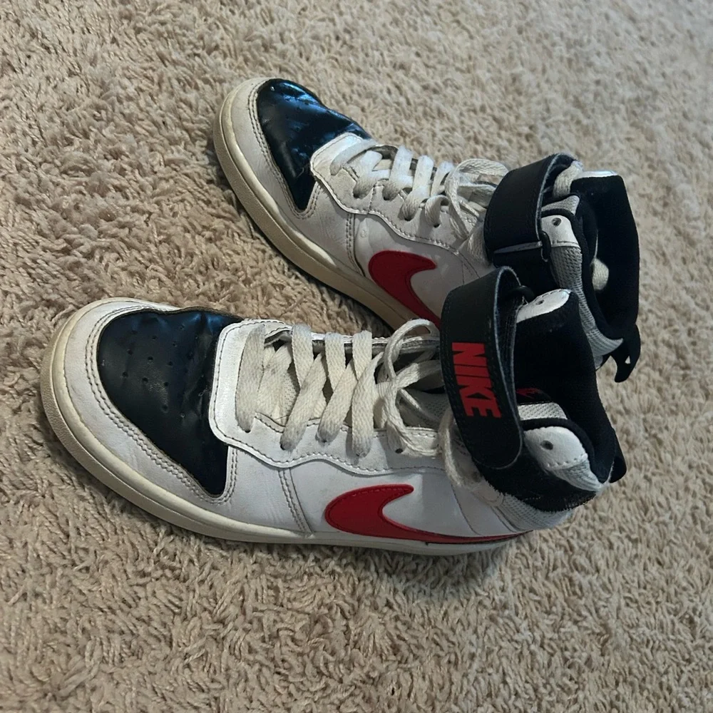 Nike Kids' Court Borough Mid 2 sneakers